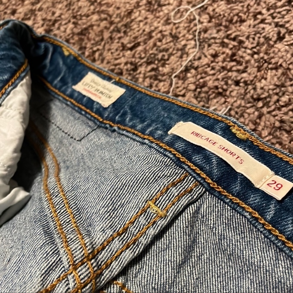 LEVIS PREMIUM RIBCAGE SHORTS - size 29 - Picture 3 of 3